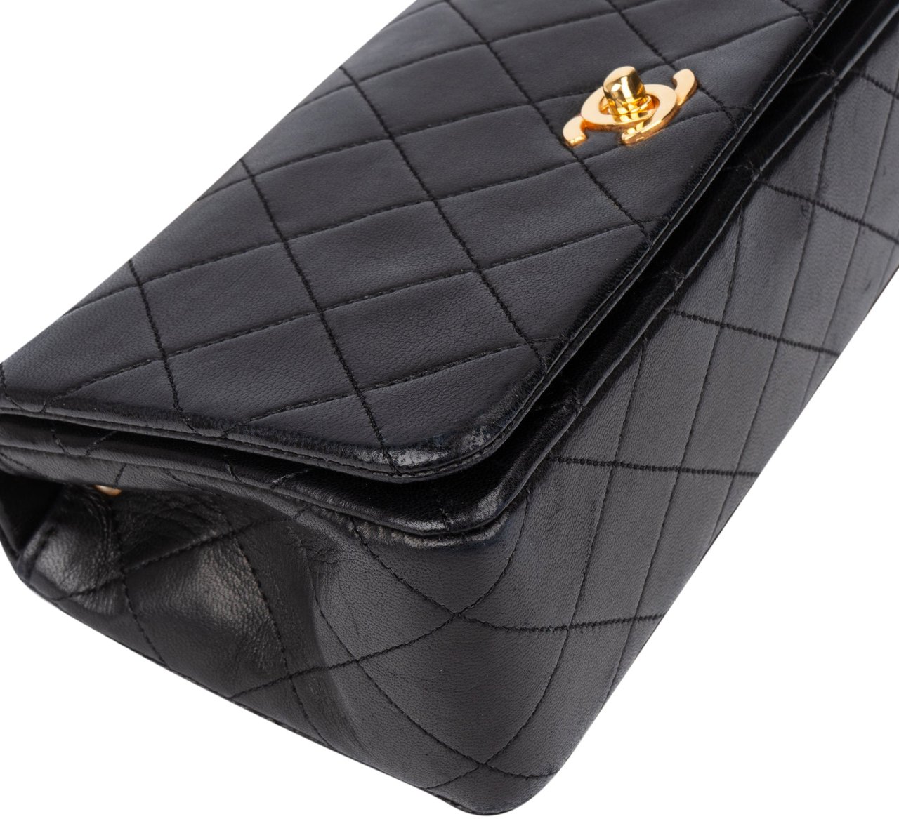 Chanel Chanel Quilted Lambskin 24K Gold Single Flap Crossbody Bag Zwart