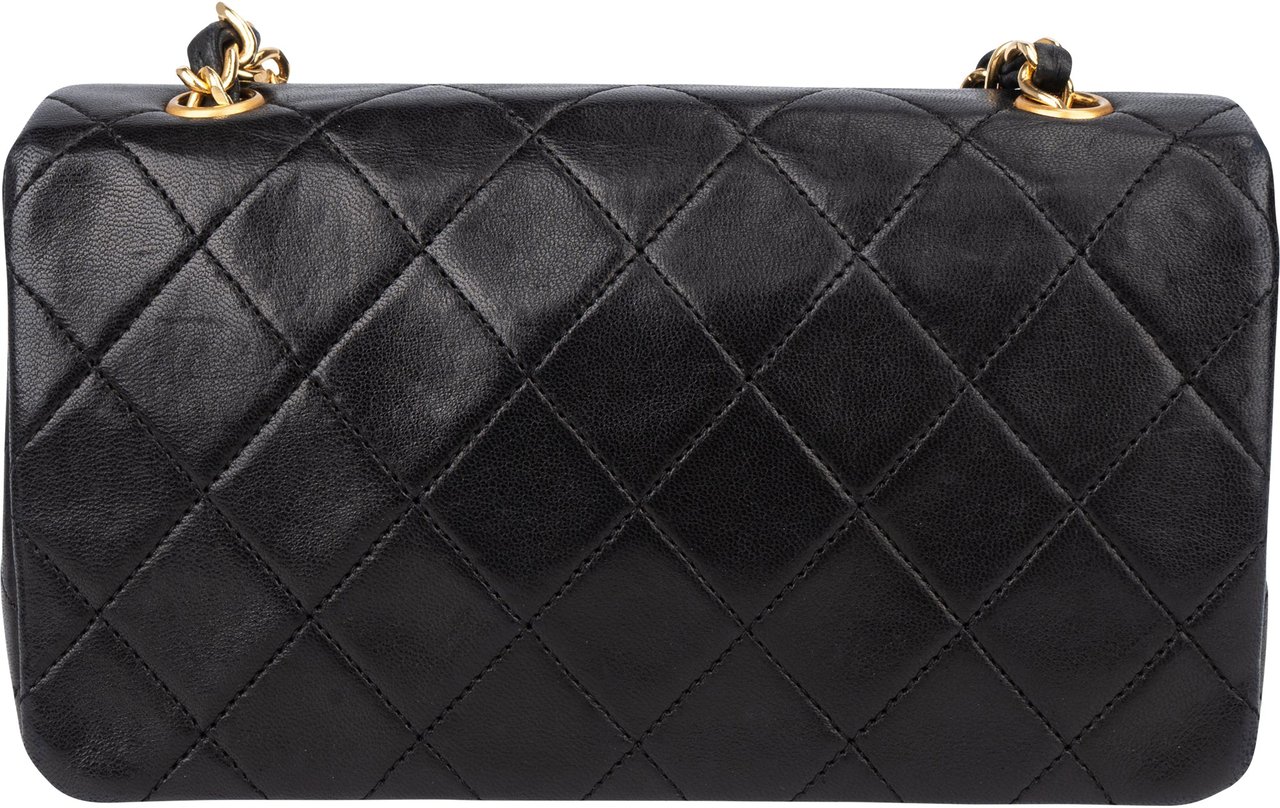 Chanel Quilted Lambskin 24K Gold Single Flap Crossbody Bag Zwart