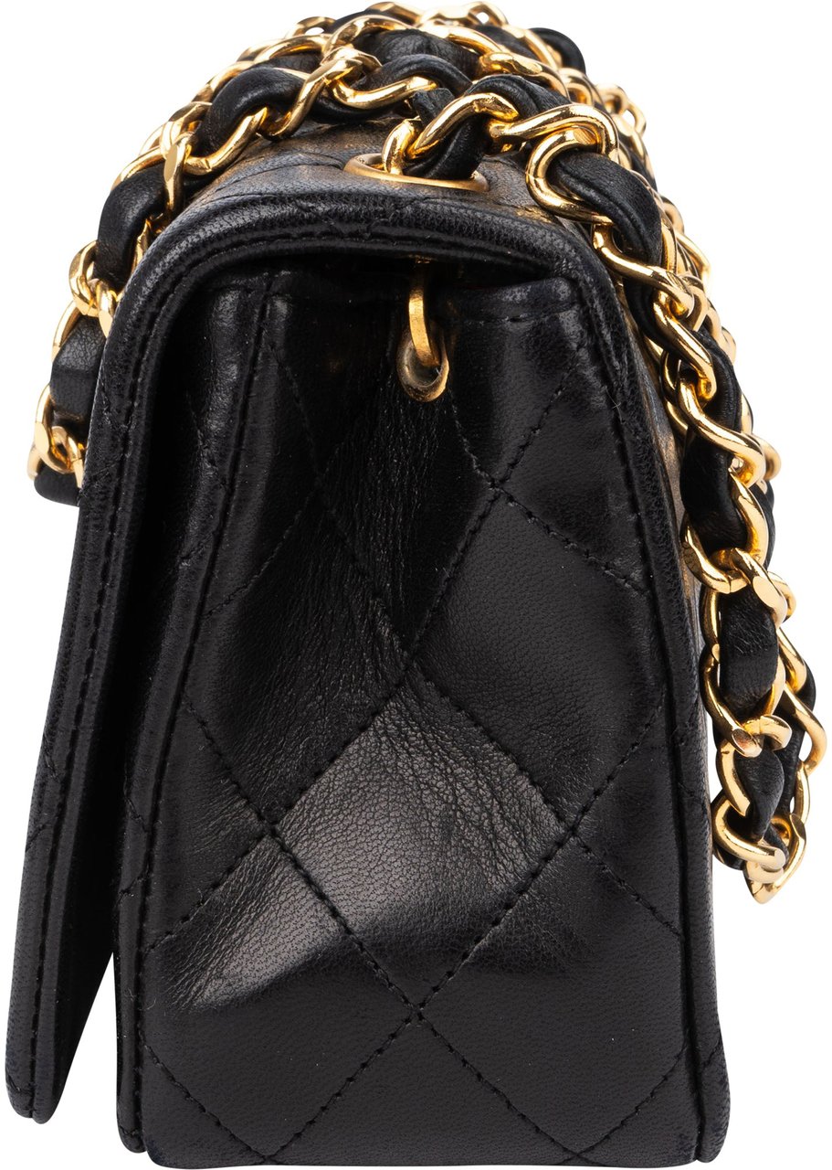 Chanel Chanel Quilted Lambskin 24K Gold Single Flap Crossbody Bag Zwart