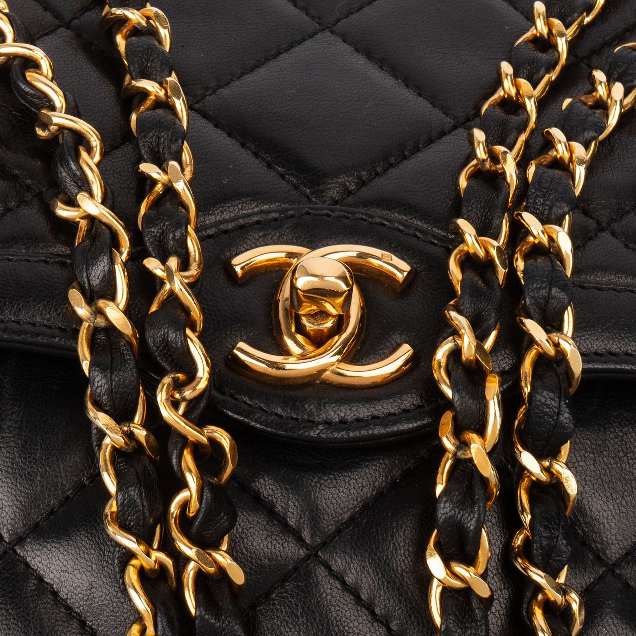 Chanel Chanel Quilted Lambskin 24K Gold Double Flap Shoulder Bag Zwart