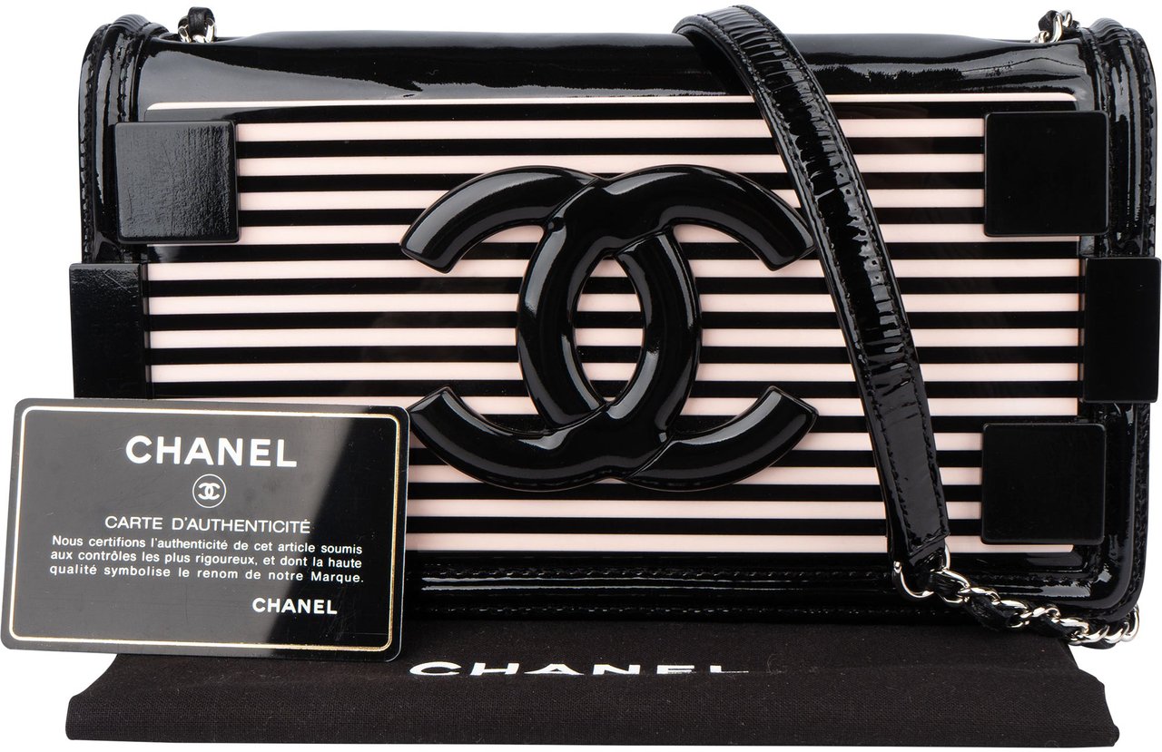 Chanel Chanel Plexi Brick CC Quilted Patent Leather Single Flap Crossbody Bag Zwart