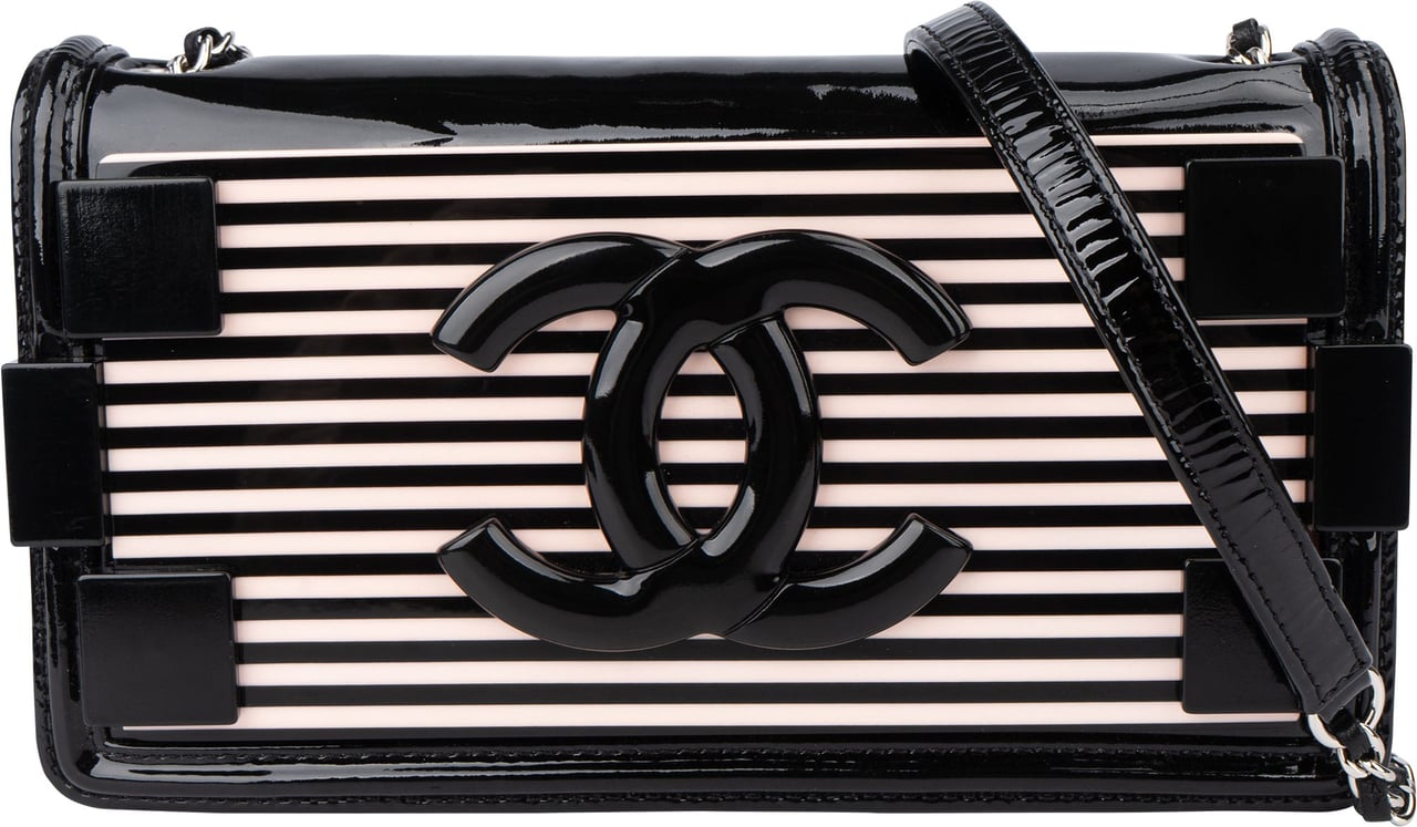 Chanel Chanel Plexi Brick CC Quilted Patent Leather Single Flap Crossbody Bag Zwart