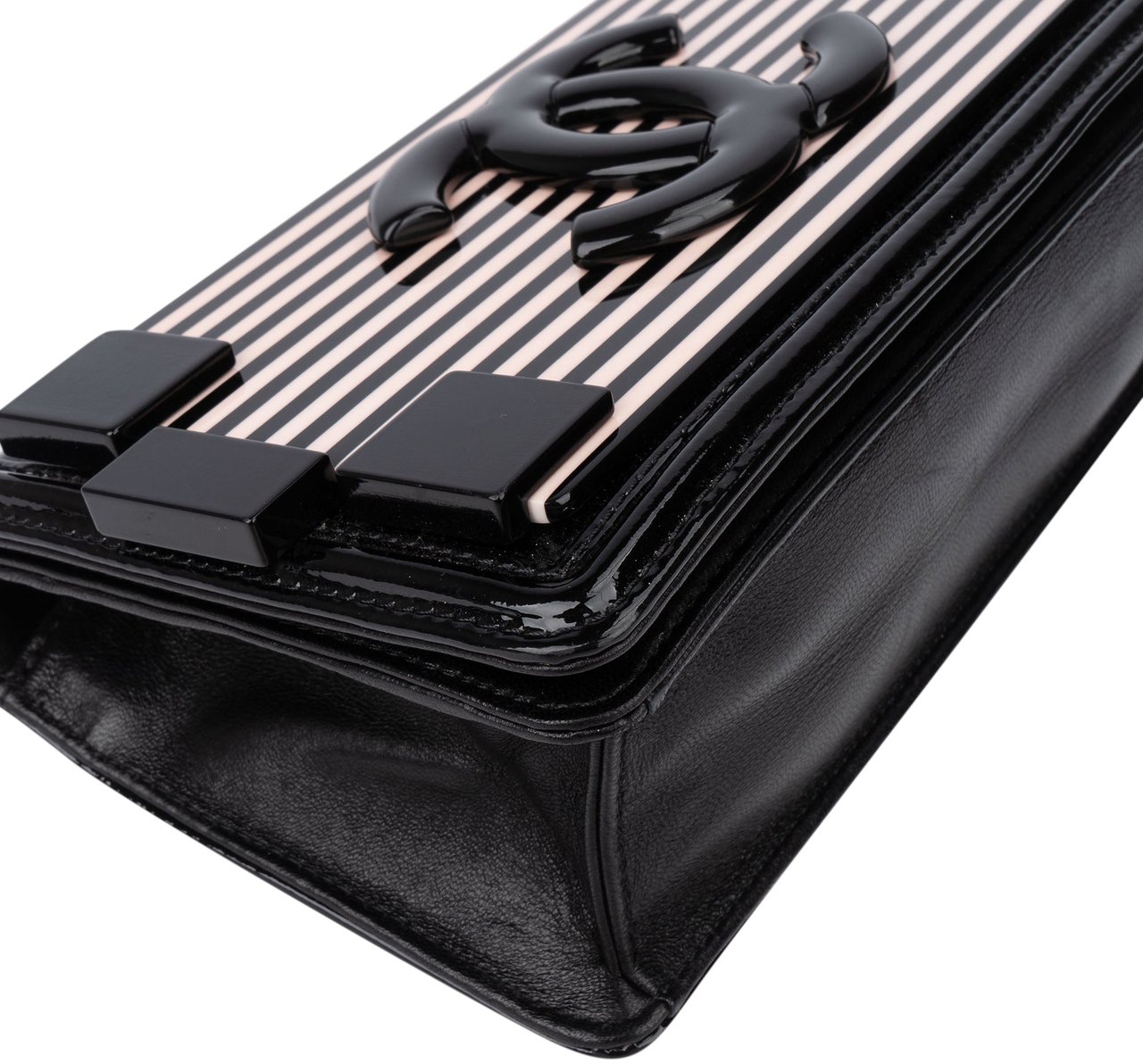 Chanel Chanel Plexi Brick CC Quilted Patent Leather Single Flap Crossbody Bag Zwart