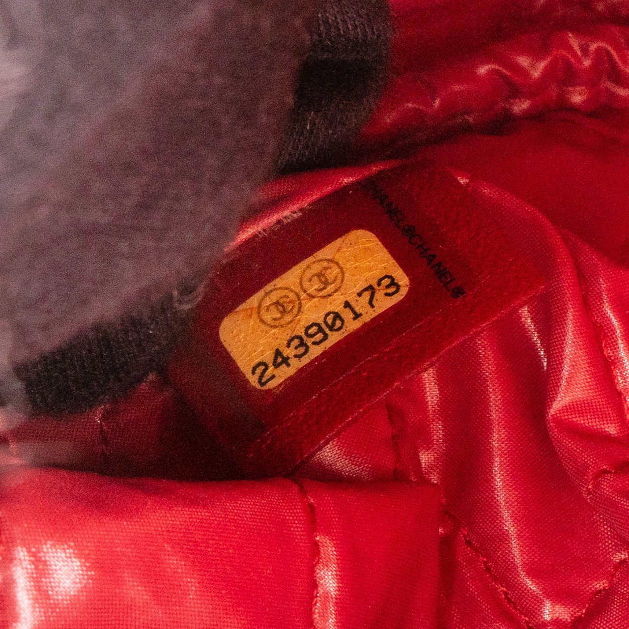 Chanel Rouge Stitching Velvet CC Clutch Divers