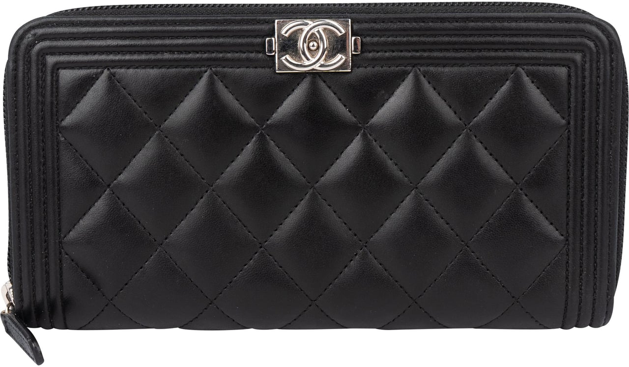 Chanel Chanel Quilted Lambskin Palladium Boy Wallet Zwart