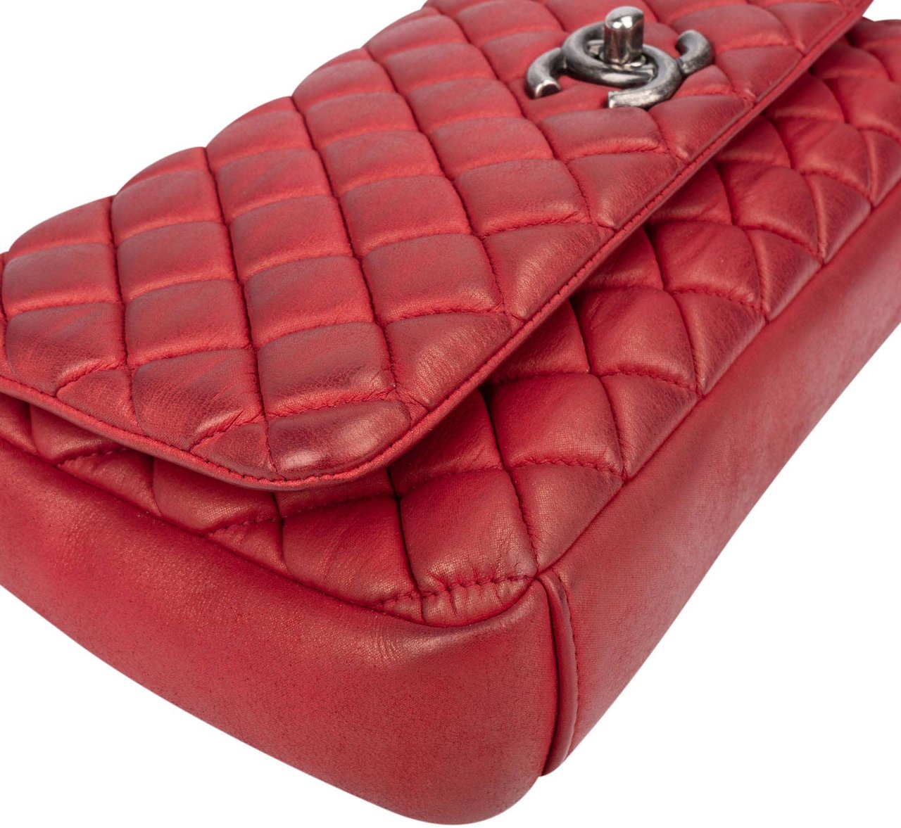 Chanel Chanel Quilted Iridescent Calfskin Single Flap Crossbody Bag Rood