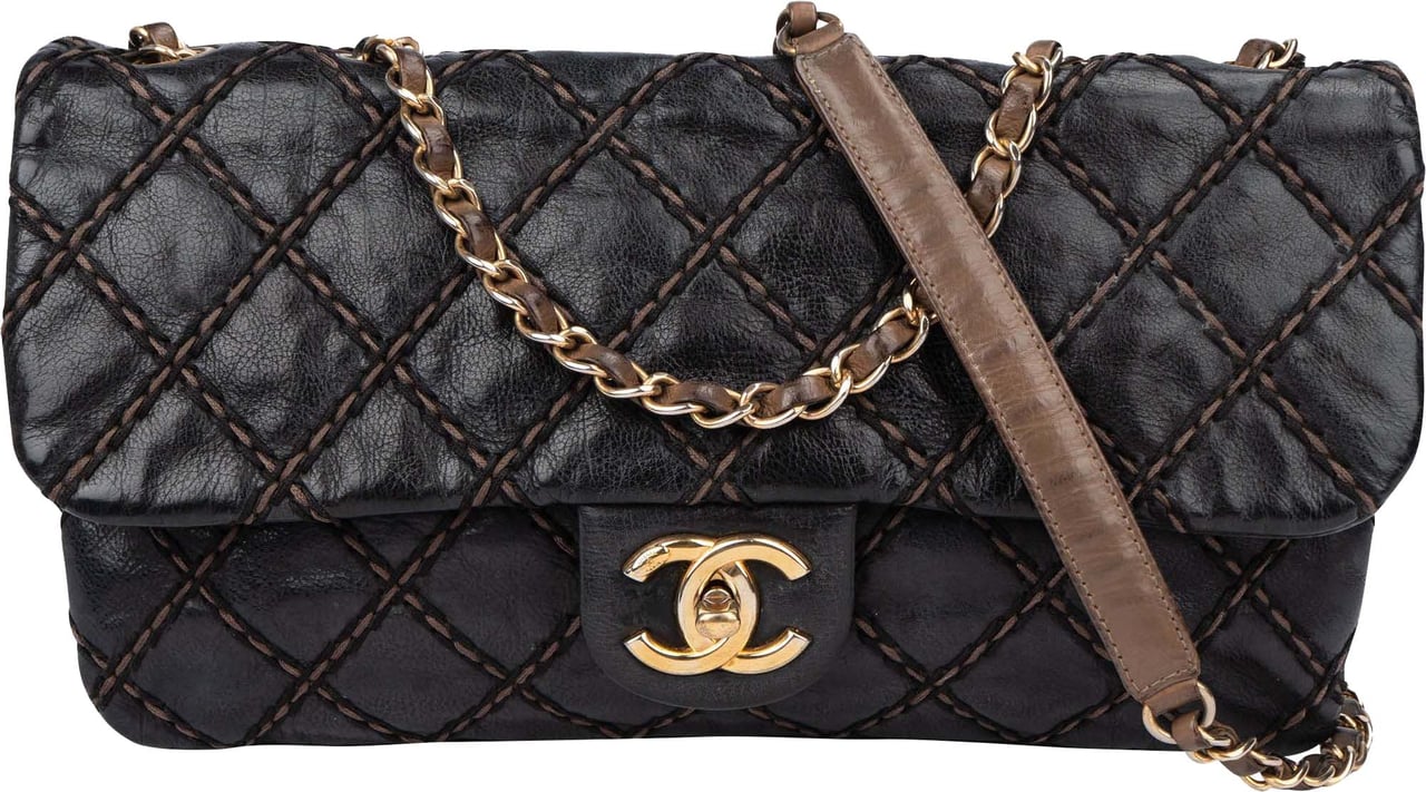 Chanel Chanel Quilted Deerskin Single Flap Crossbody Bag Zwart