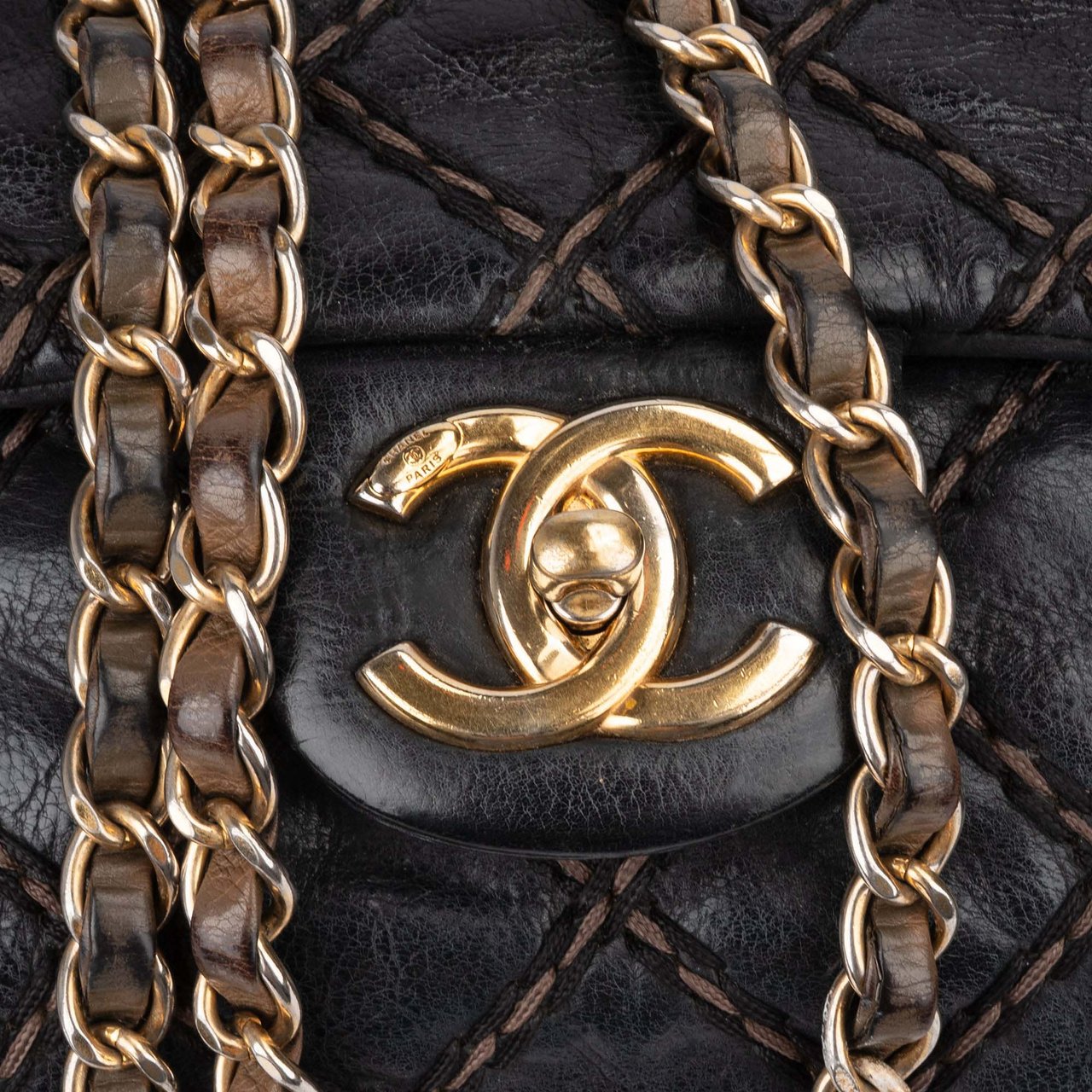 Chanel Chanel Quilted Deerskin Single Flap Crossbody Bag Zwart