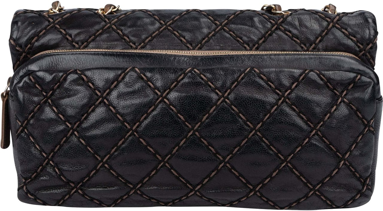 Chanel Chanel Quilted Deerskin Single Flap Crossbody Bag Zwart