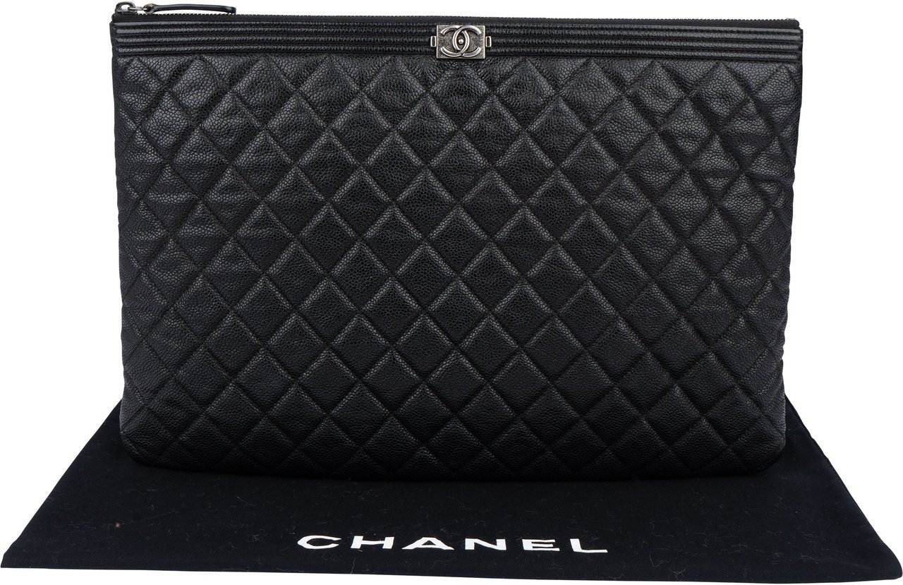 Chanel Chanel Quilted Caviar Leather CC Boy Clutch Zwart