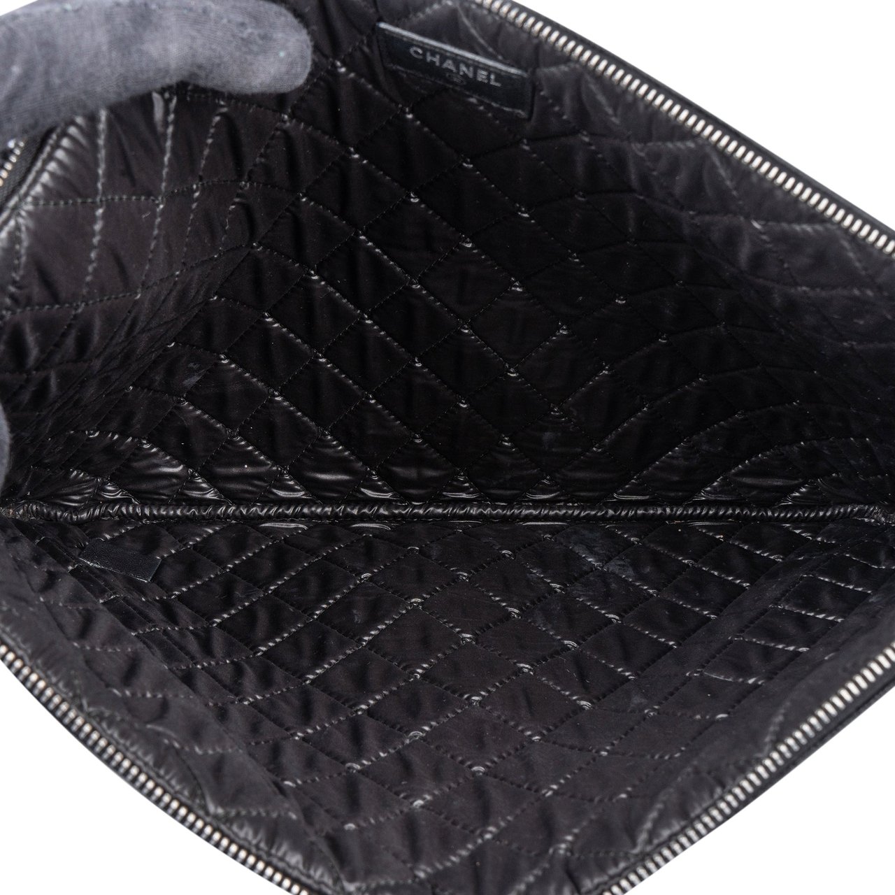 Chanel Chanel Quilted Caviar Leather CC Boy Clutch Zwart