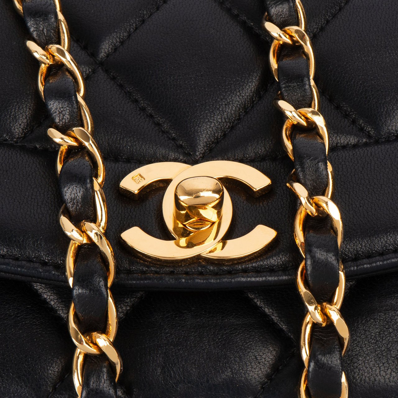 Chanel Chanel Quilted Lambskin 24K Gold Single Flap Lady Dior Crossbody Bag Zwart