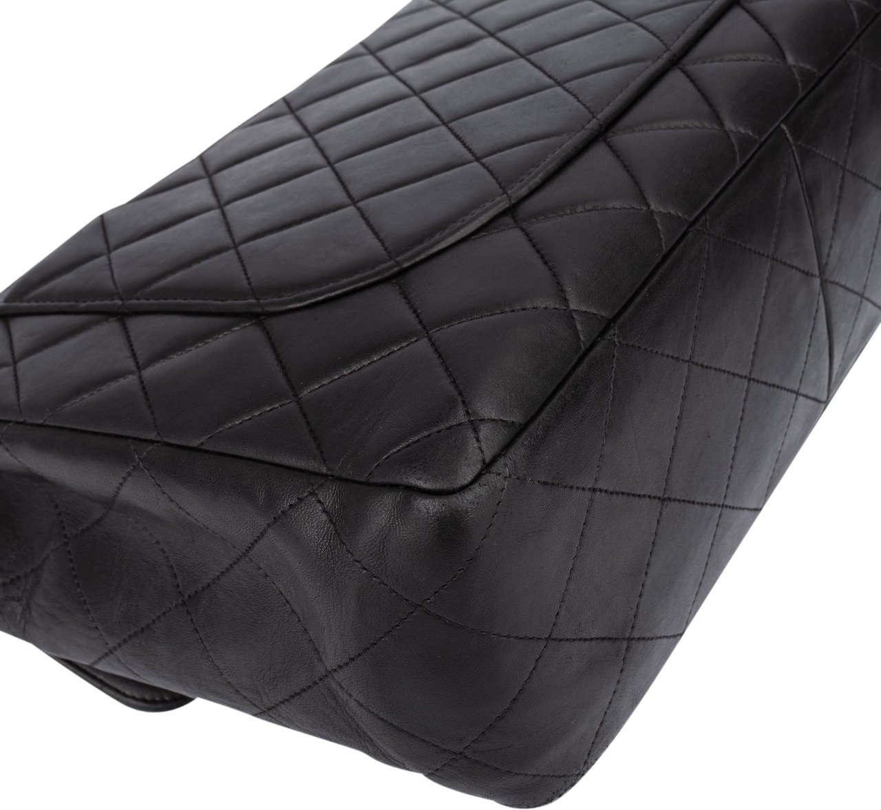 Chanel Chanel Quilted Lambskin 24K Gold Jumbo Single Flap Crossbody Bag Zwart