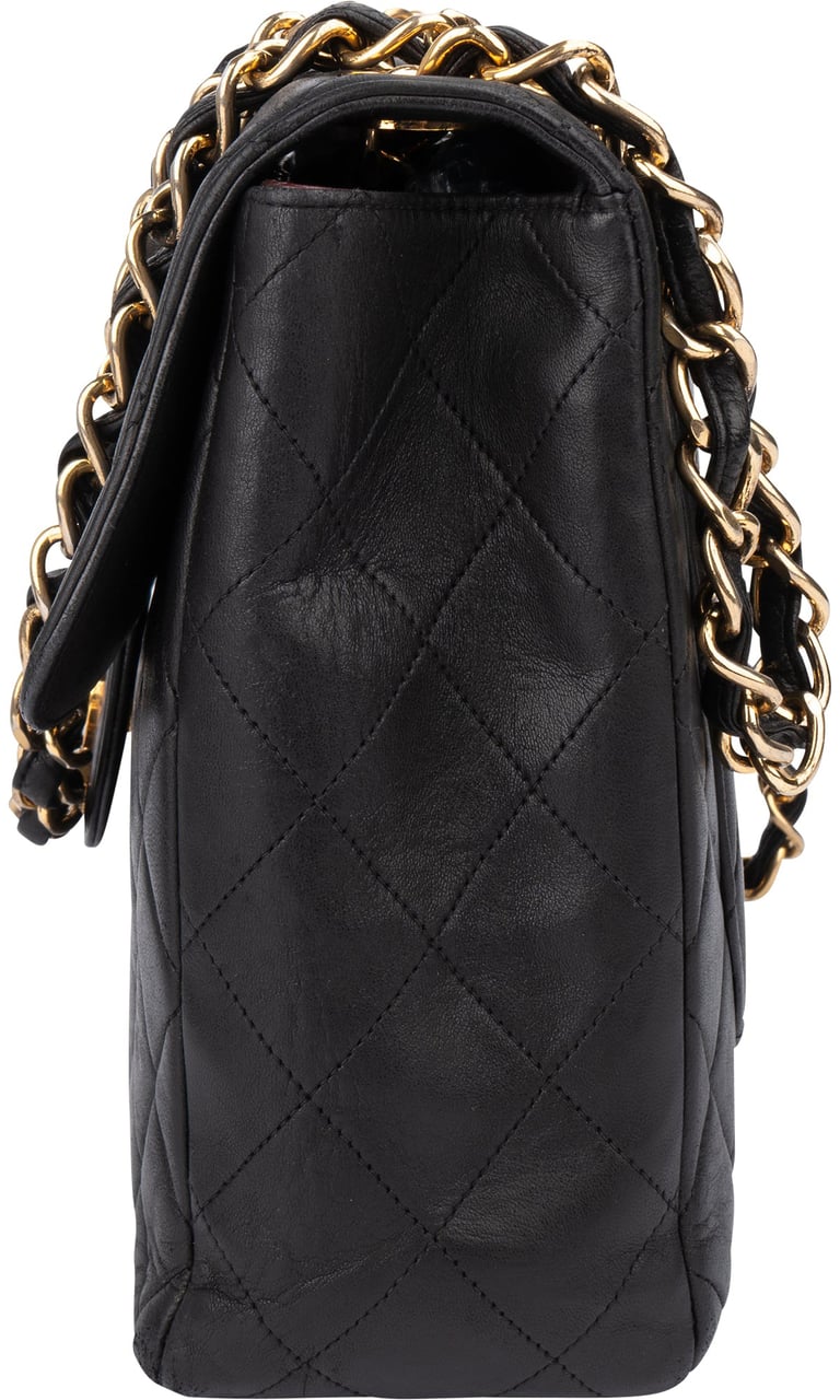 Chanel Chanel Quilted Lambskin 24K Gold Jumbo Single Flap Crossbody Bag Zwart