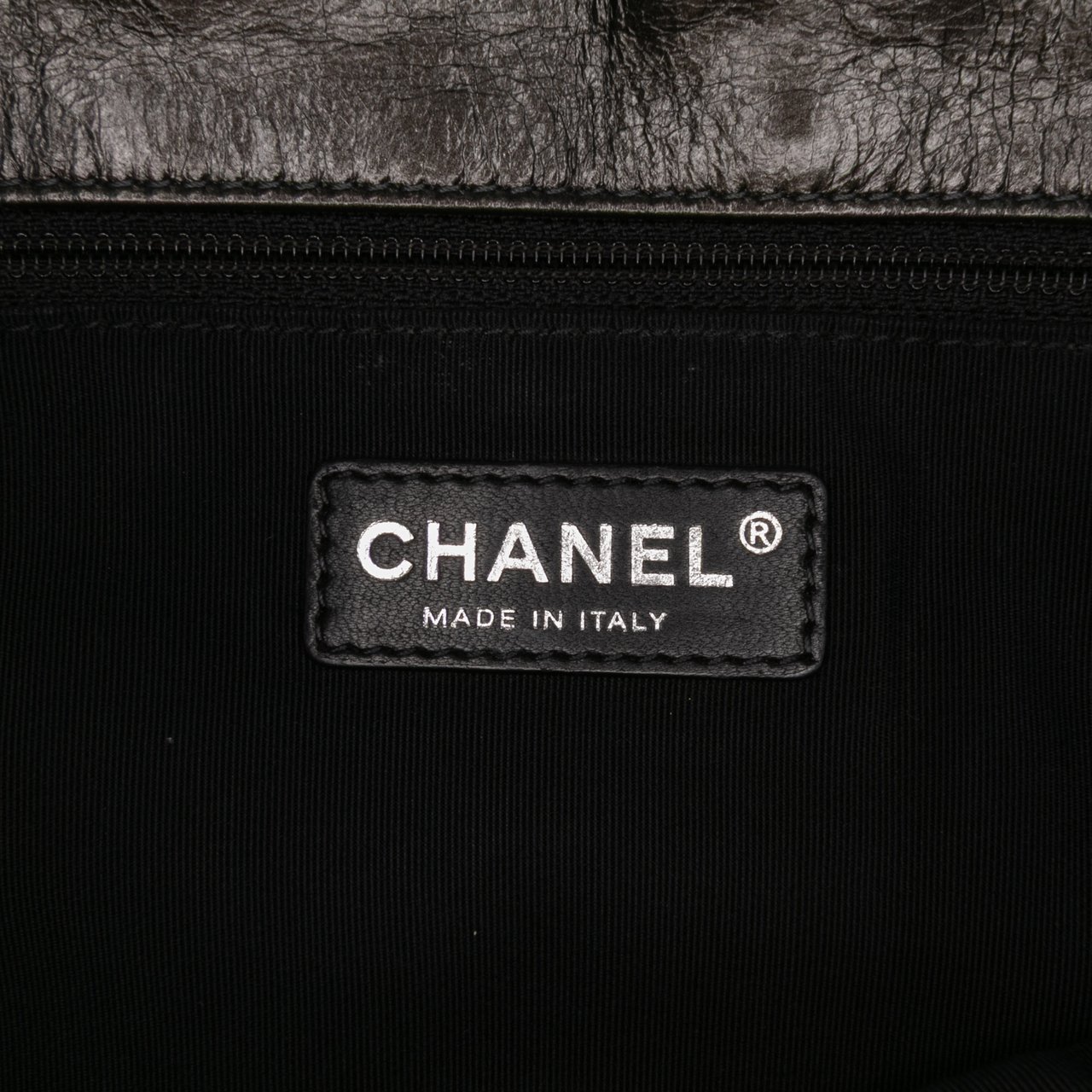 Chanel Medium Quilted Metallic Aged Calfskin Chain Me Flap Grijs