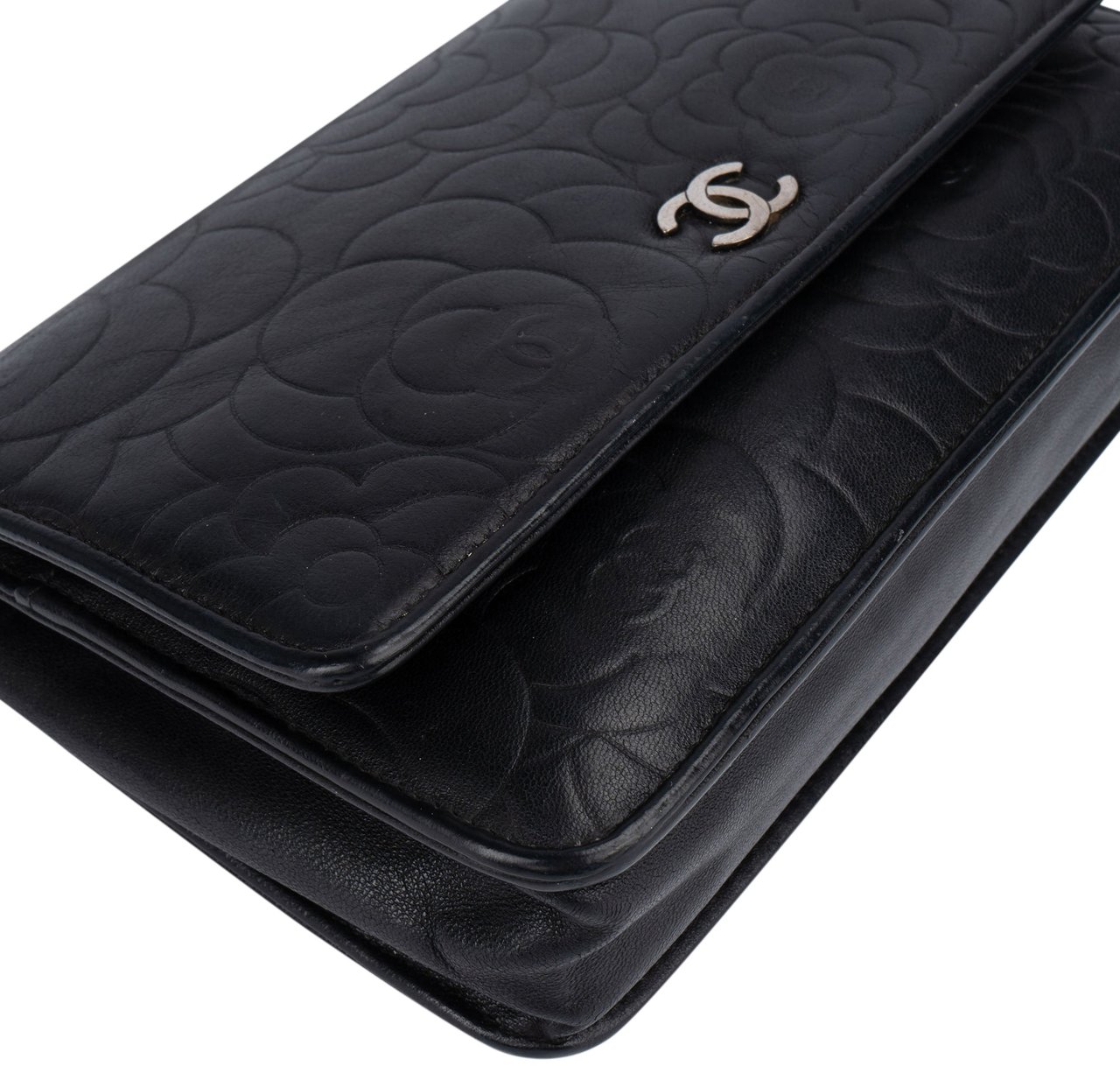 Chanel Chanel Lambskin Camellia Wallet On Chain Crossbody Bag Zwart