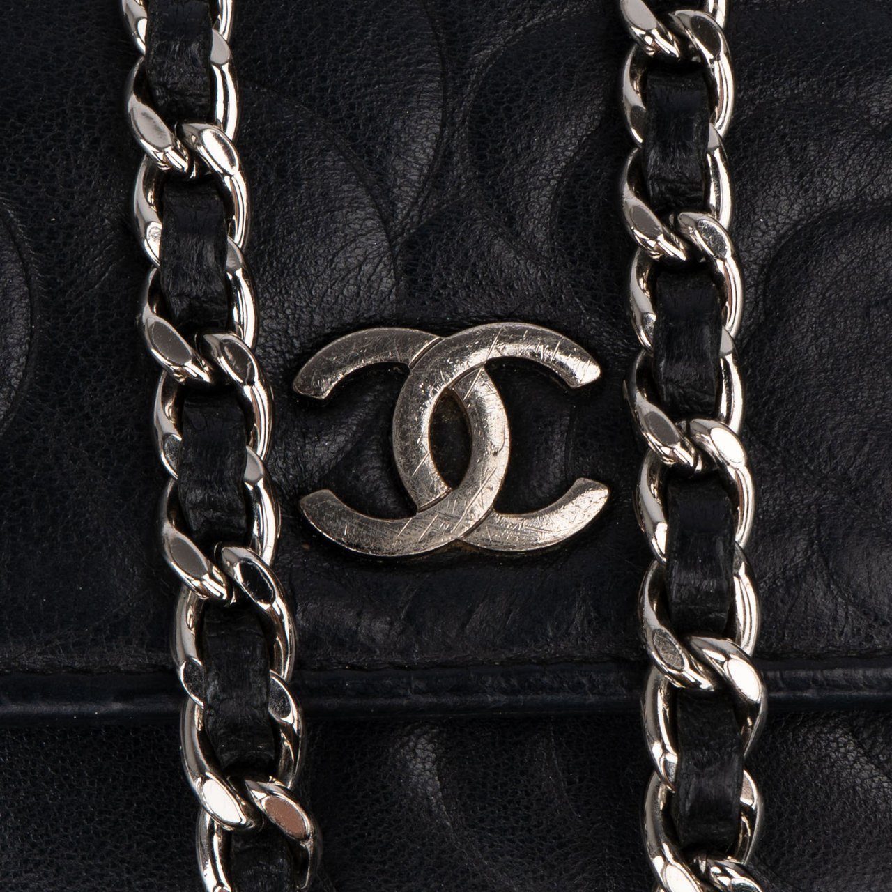 Chanel Chanel Lambskin Camellia Wallet On Chain Crossbody Bag Zwart
