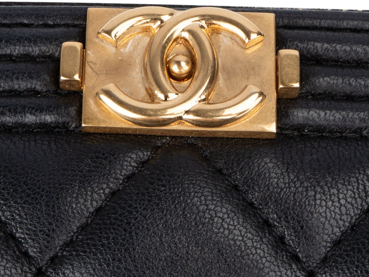 Chanel Chanel Quilted Lambskin Boy CC Clutch Zwart