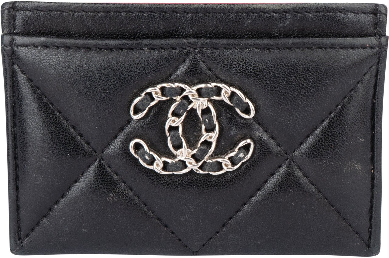 Chanel Chanel Quilted Lambskin 19 Cardholder Zwart