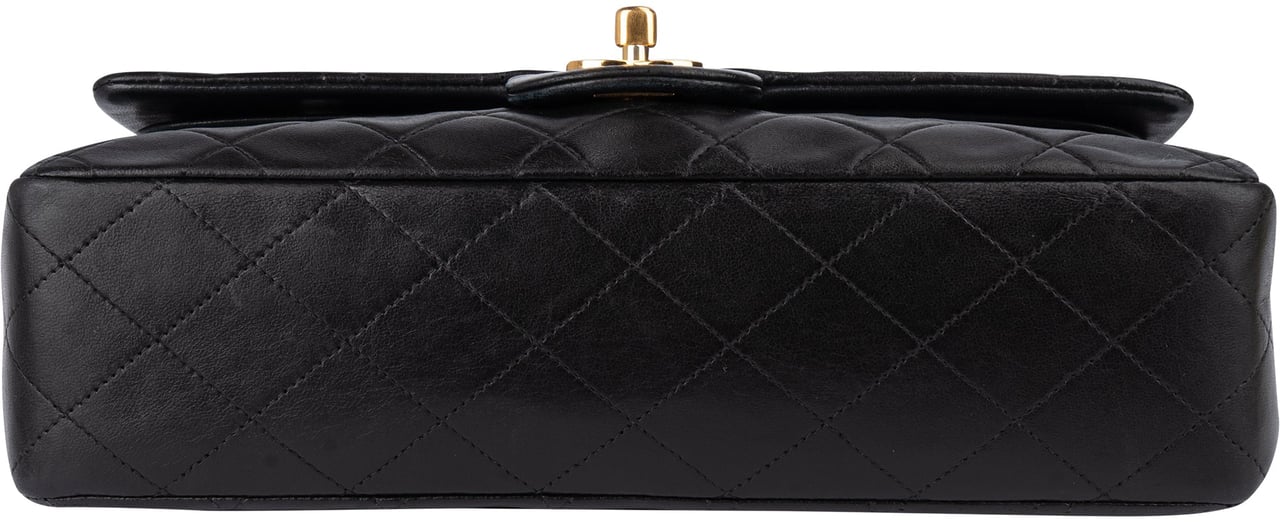 Chanel Chanel Quilted Lambskin 24k Gold Medium Double Flap Crossbody Bag Zwart