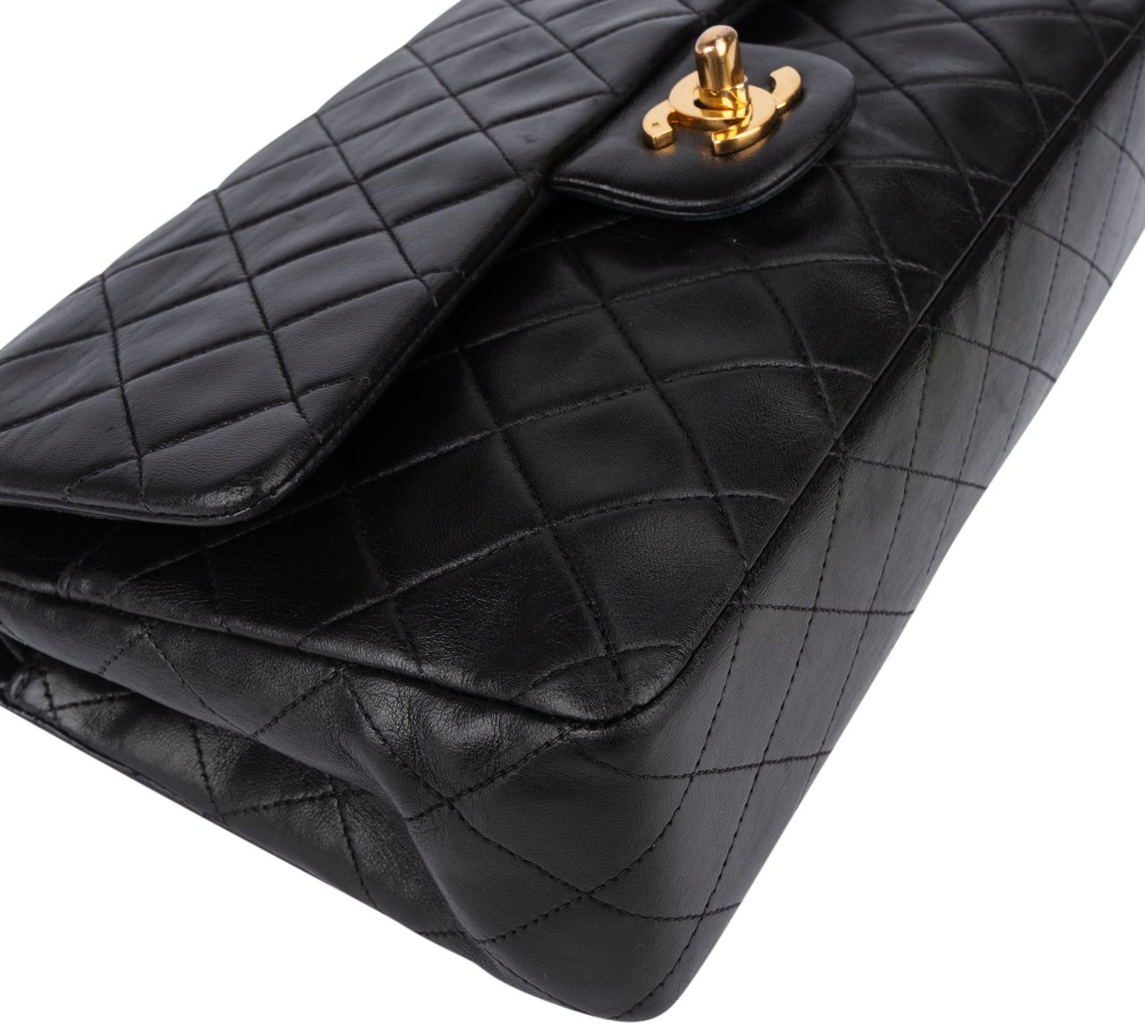 Chanel Chanel Quilted Lambskin 24k Gold Medium Double Flap Crossbody Bag Zwart