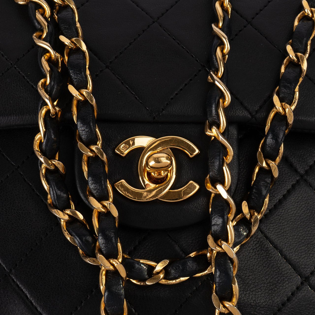 Chanel Chanel Quilted Lambskin 24K Gold Double Flap Crossbody Bag Zwart