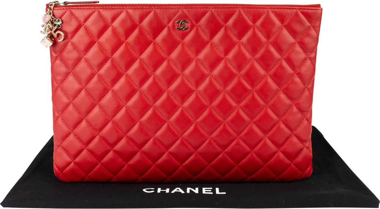 Chanel Chanel Quilted Lambskin CC Clutch Rood