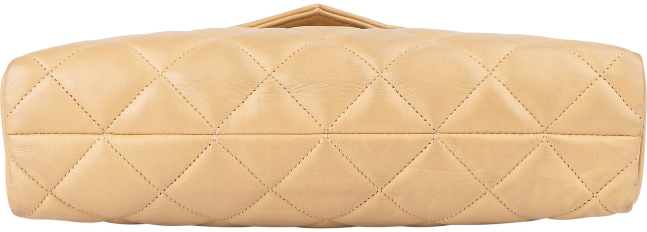 Chanel Chanel Quilted Lambskin 24K Gold Single Flap Crossbody Bag Zwart