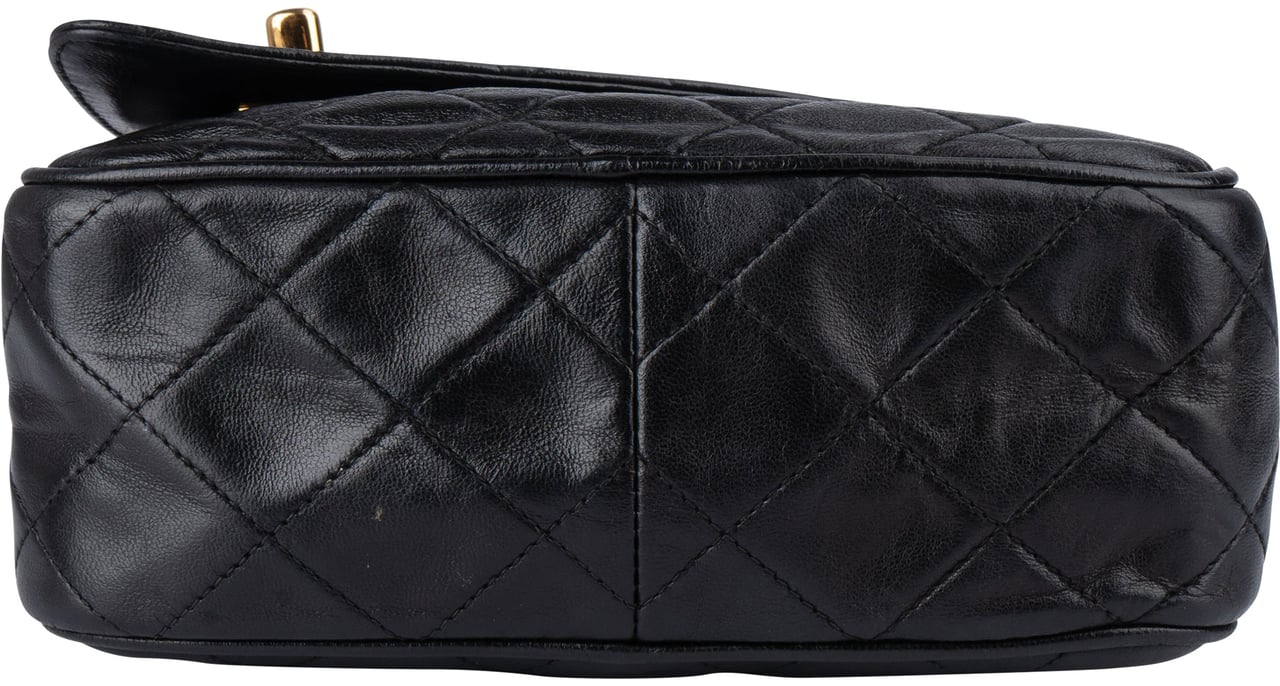 Chanel Chanel Quilted Lambskin 24K Gold Camera Crossbody Bag Zwart