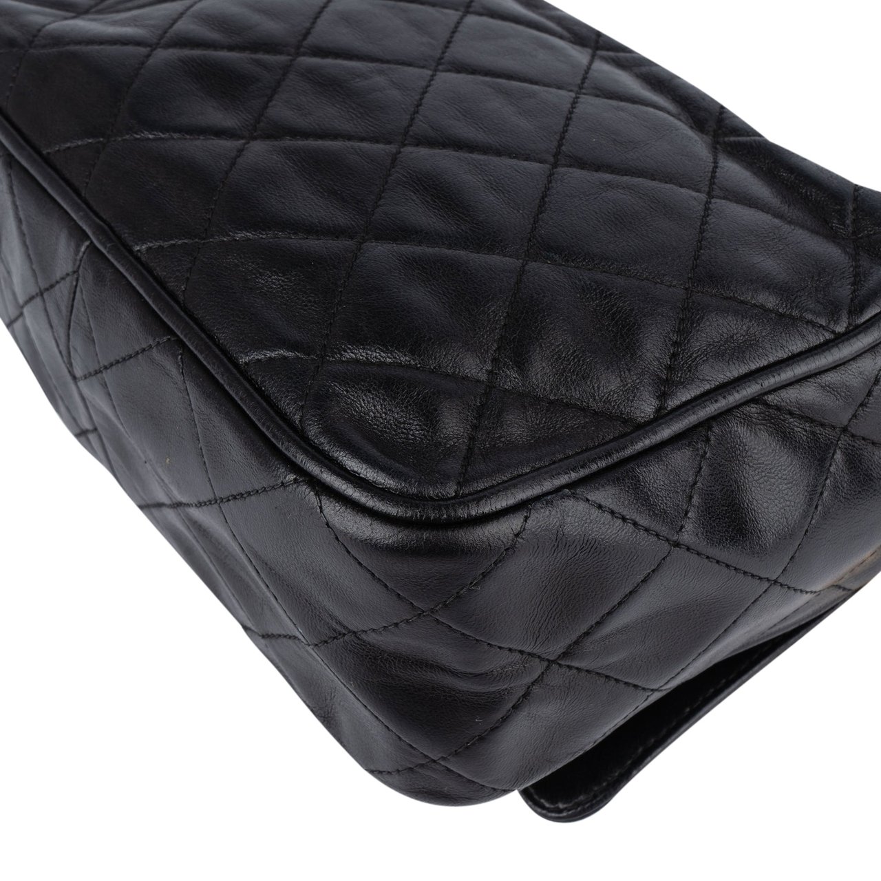 Chanel Chanel Quilted Lambskin 24K Gold Camera Crossbody Bag Zwart