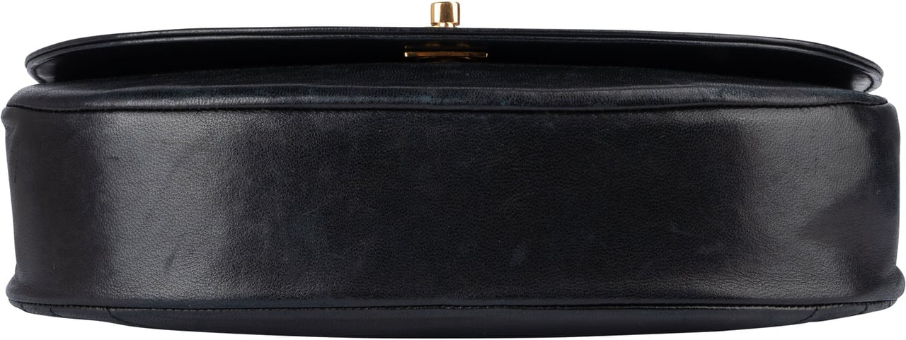 Chanel Chanel Stitching Lambskin 24K Gold Halfmoon Single Flap Shoulder Bag Zwart