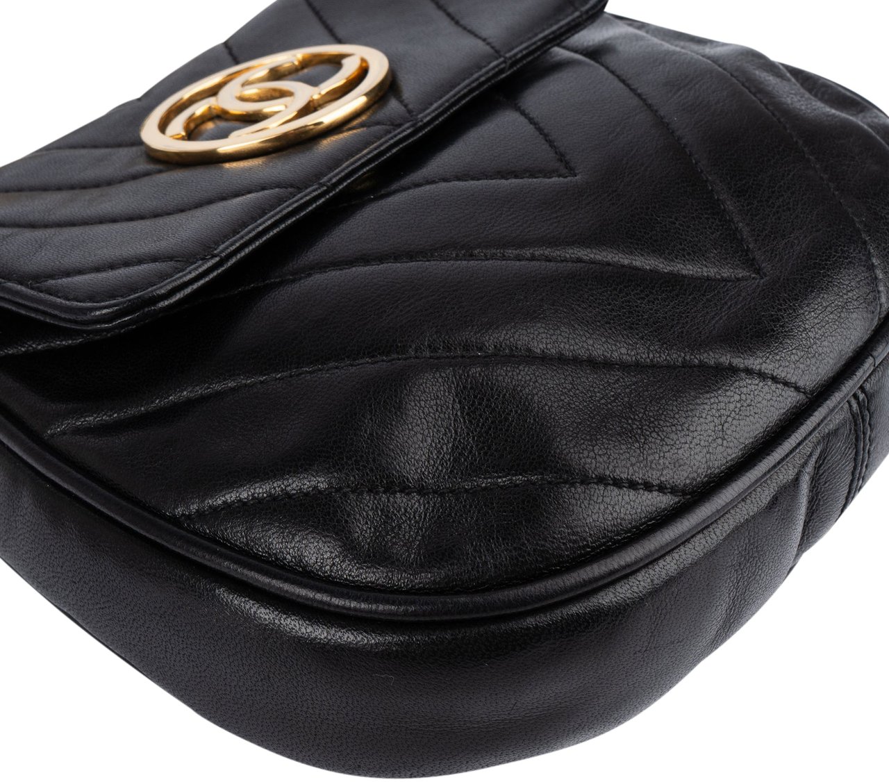 Chanel Quilted Chevron Lambskin Single Flap Crossbody Bag Zwart