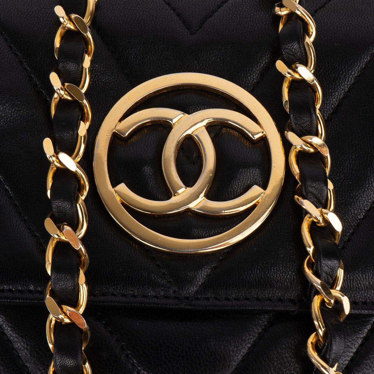 Chanel Quilted Chevron Lambskin Single Flap Crossbody Bag Zwart