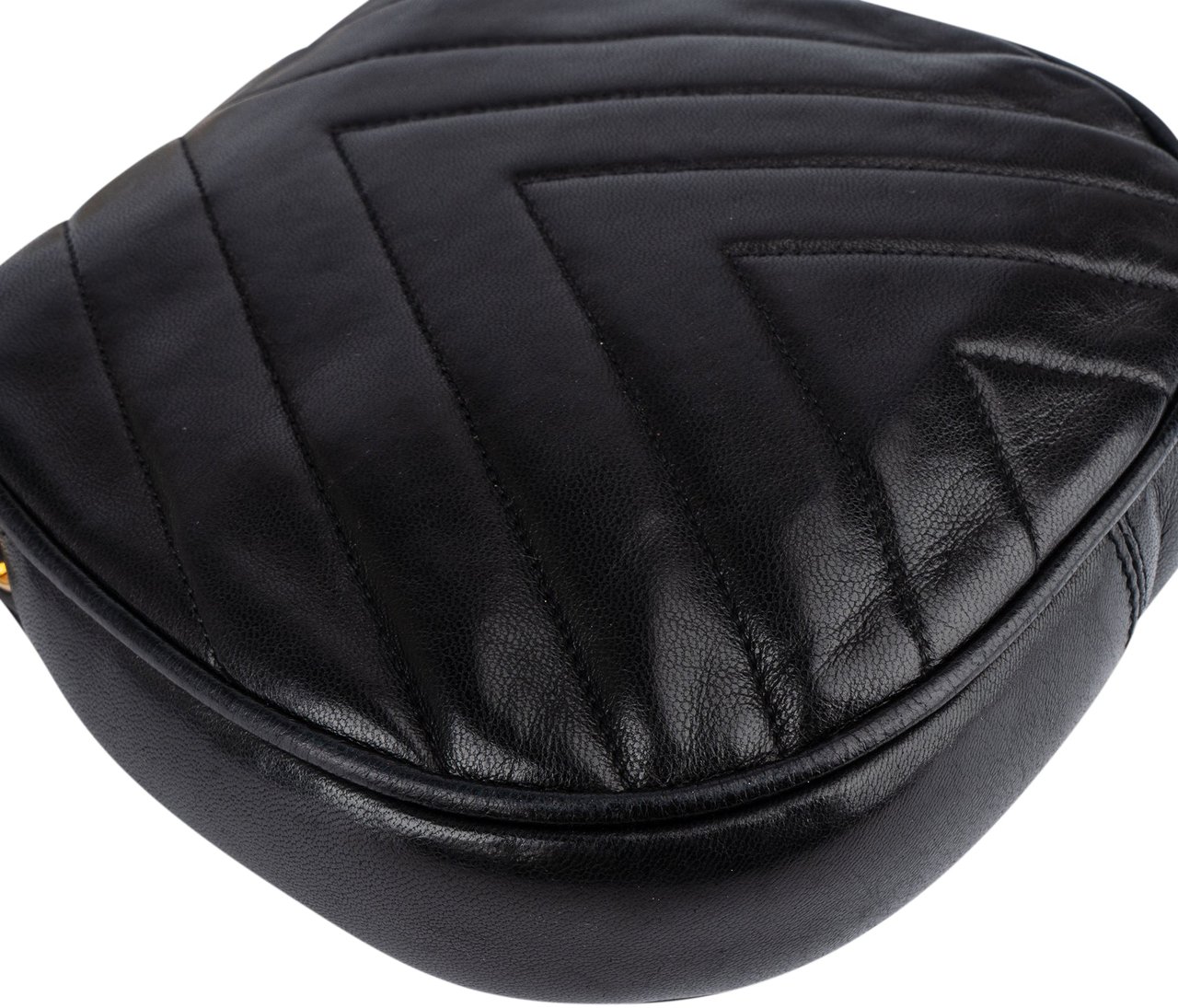 Chanel Quilted Chevron Lambskin Single Flap Crossbody Bag Zwart