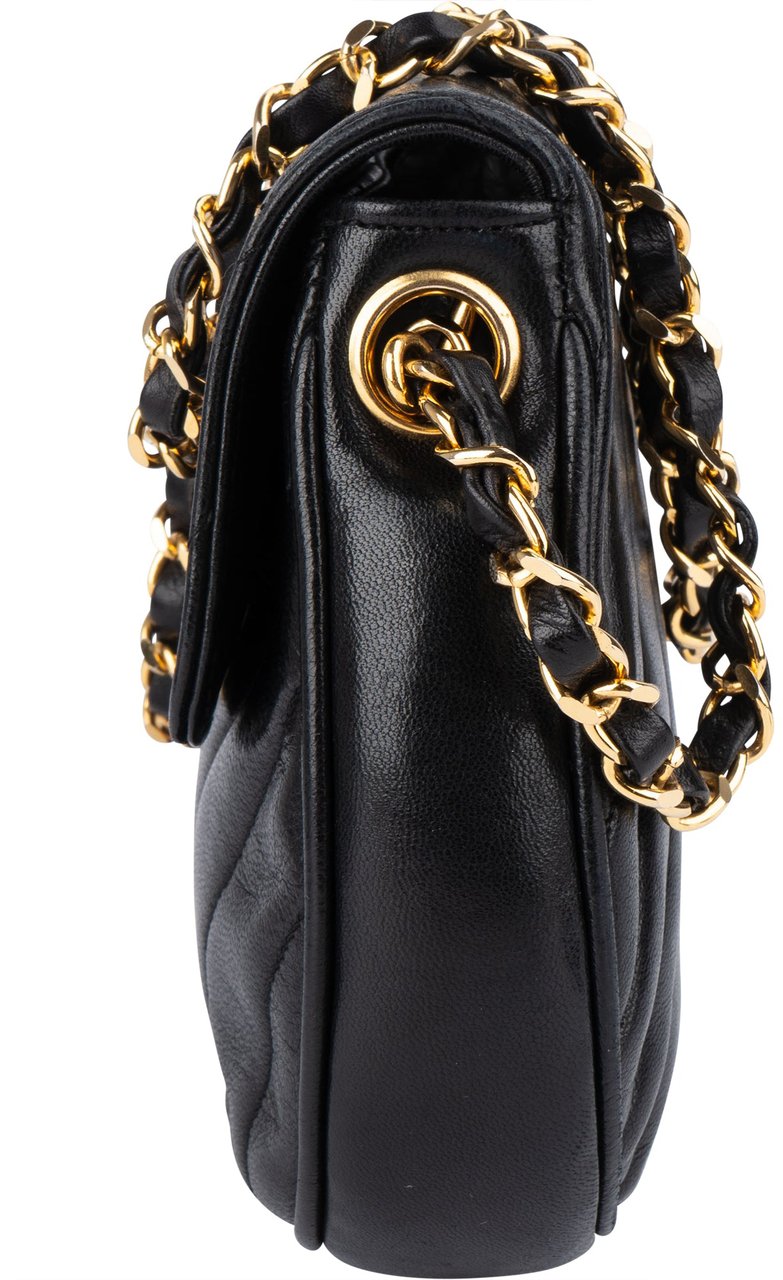 Chanel Quilted Chevron Lambskin Single Flap Crossbody Bag Zwart