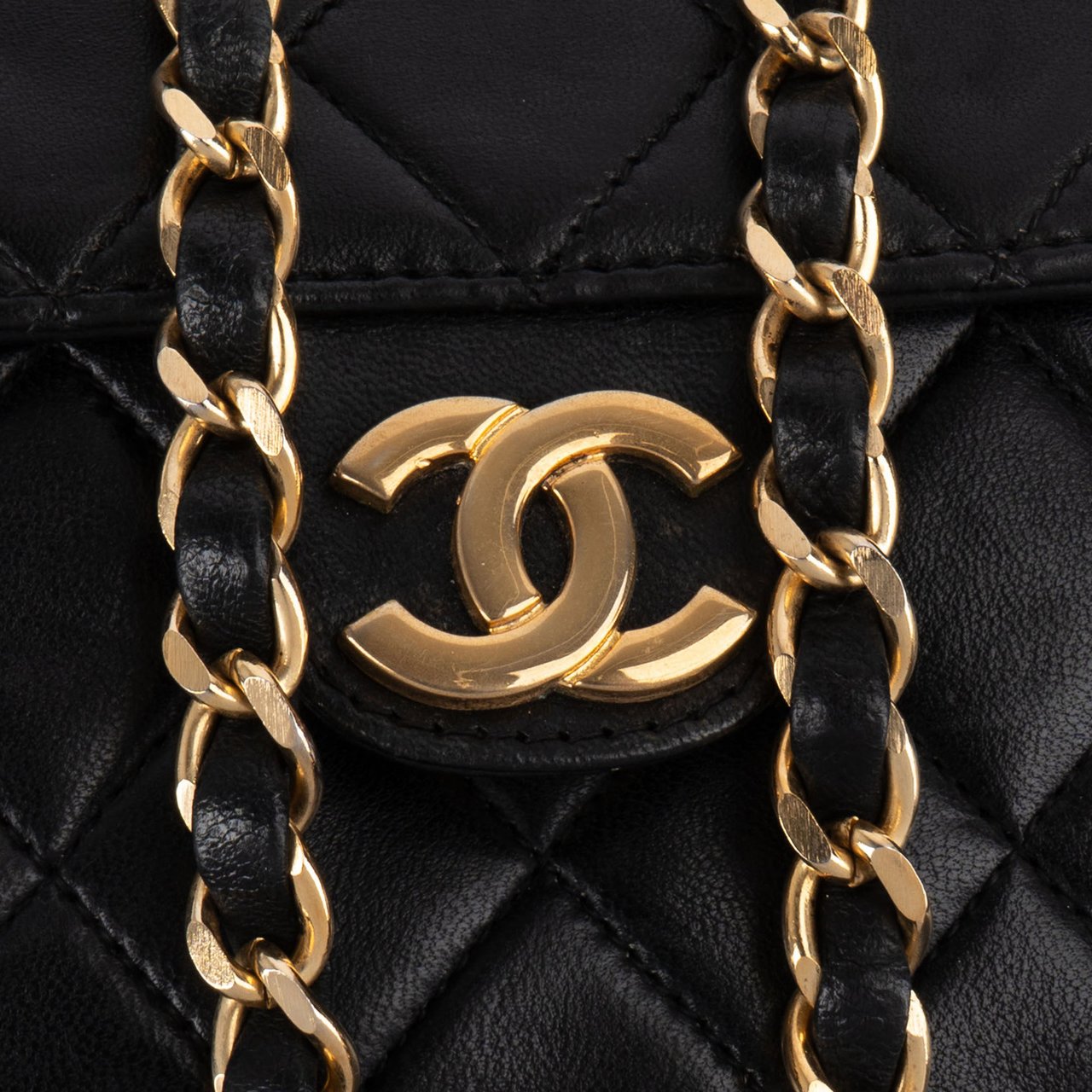 Chanel Chanel Quilted Lambskin CC Single Flap Shoulder Bag Zwart