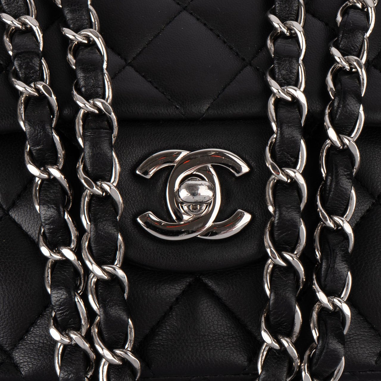Chanel Chanel Quilted Lambskin Medium Double Flap Crossbody Bag Zwart