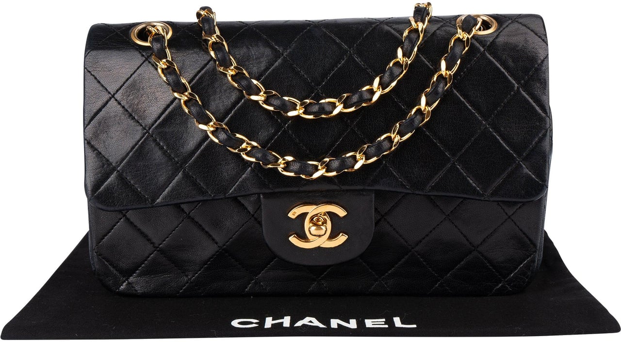 Chanel Chanel Quilted Lambskin 24K Gold Small Double Flap Crossbody Bag Zwart
