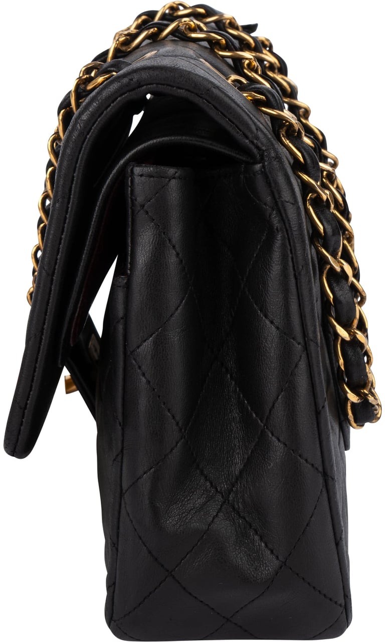 Chanel Chanel Quilted Lambskin 24K Gold Medium Double Flap Crossbody Bag Zwart