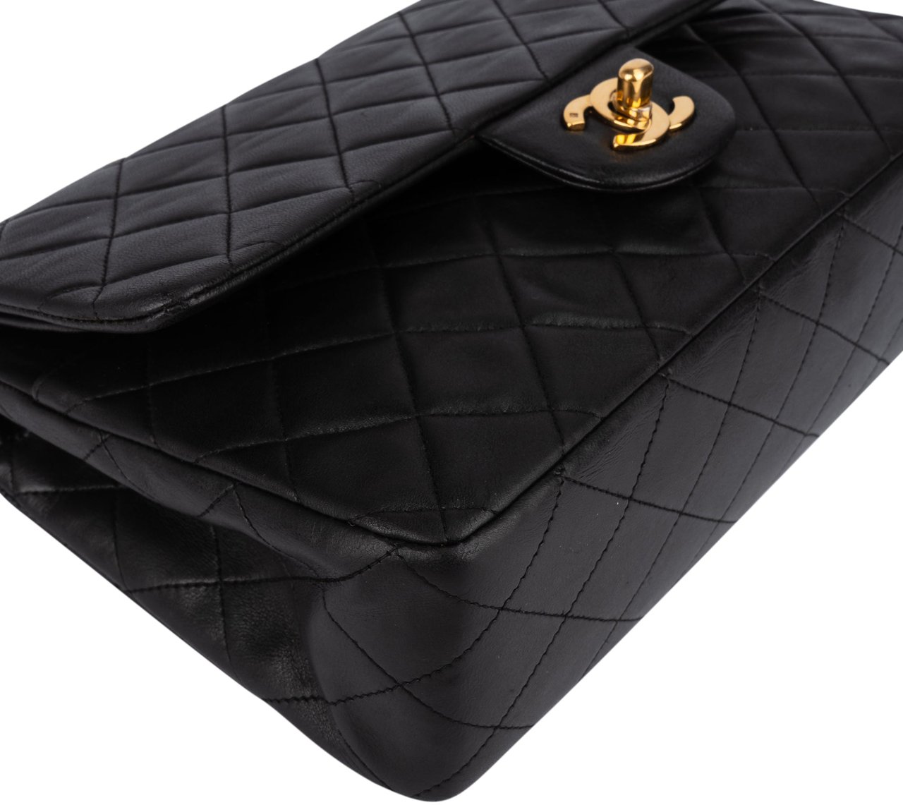 Chanel Chanel Quilted Lambskin 24K Gold Medium Double Flap Crossbody Bag Zwart