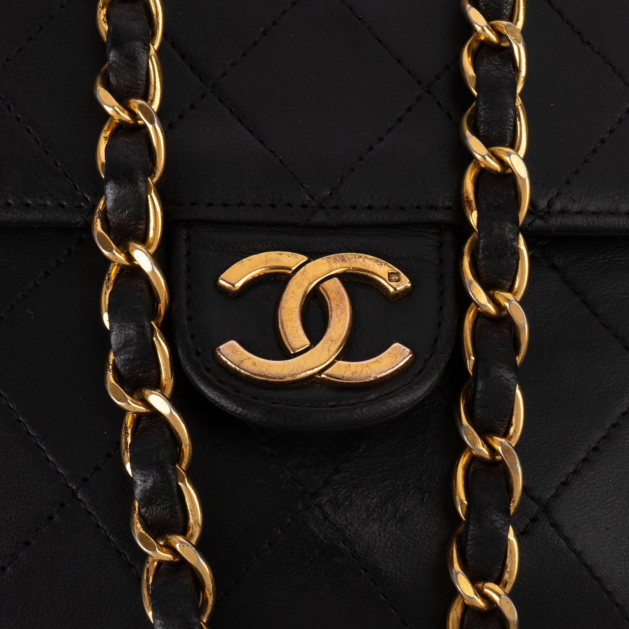 Chanel Chanel Quilted Lambskin 24k Gold Single Flap Shoulder Bag Zwart