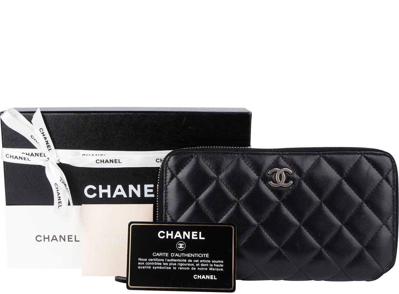 Chanel Chanel Quilted Lambskin CC Wallet Zwart