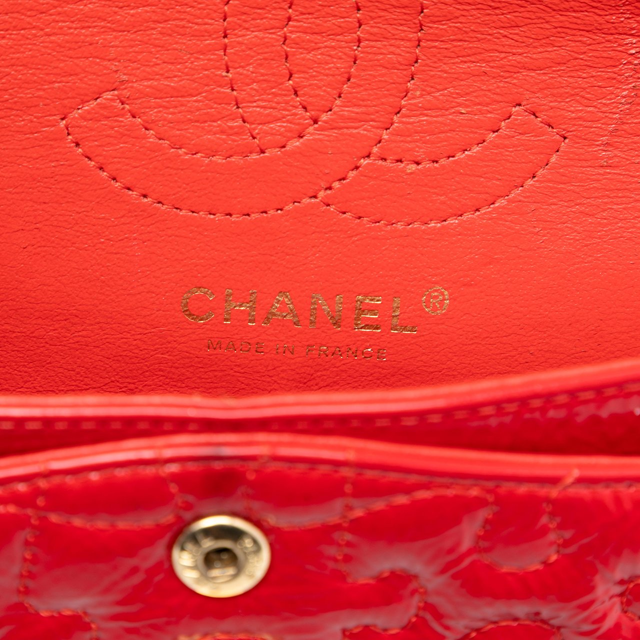 Chanel Reissue 2.55 Crackled Patent Puzzle East West Double Flap Rood