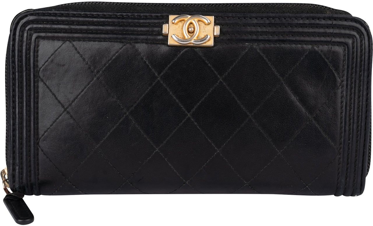 Chanel Chanel Quilted Lambskin Boy Wallet Zwart