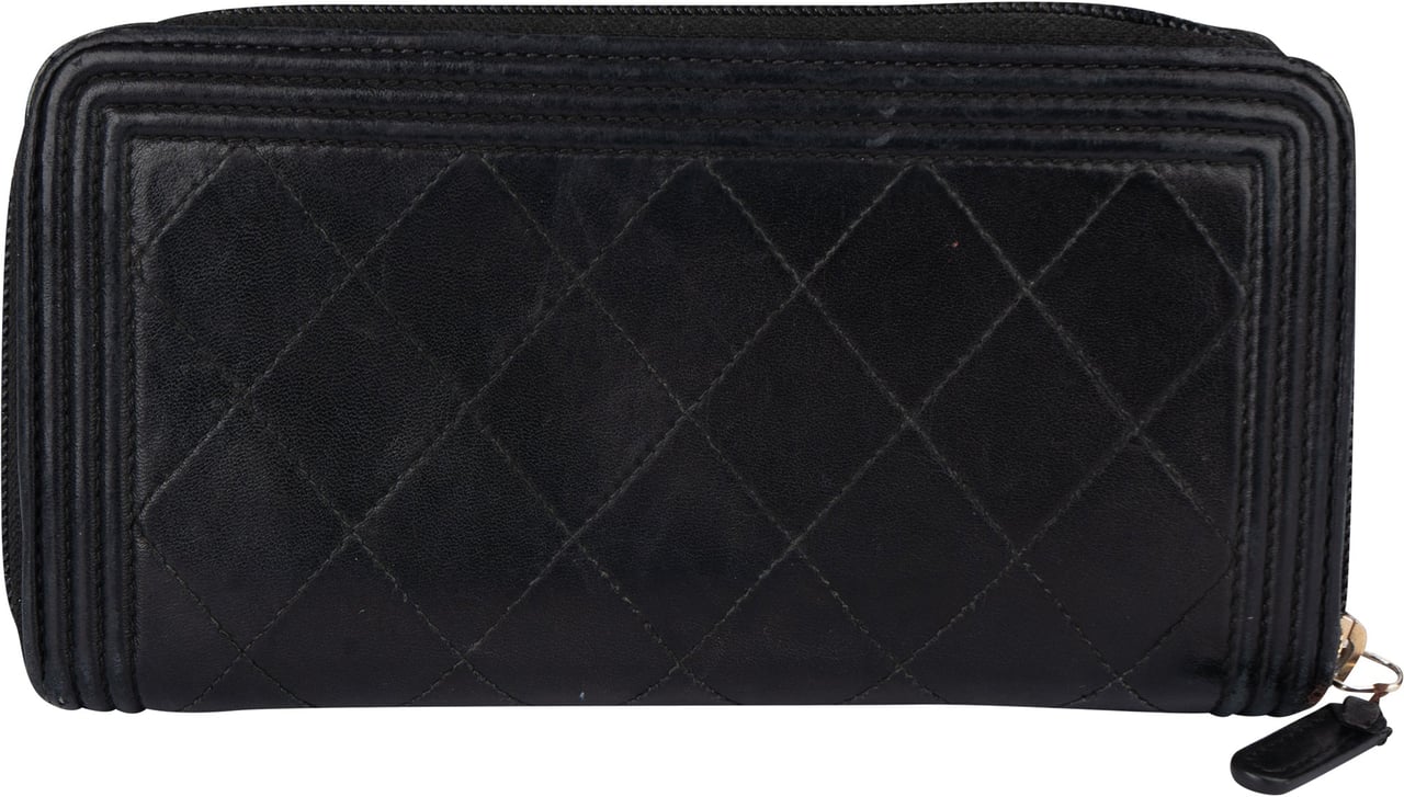 Chanel Chanel Quilted Lambskin Boy Wallet Zwart