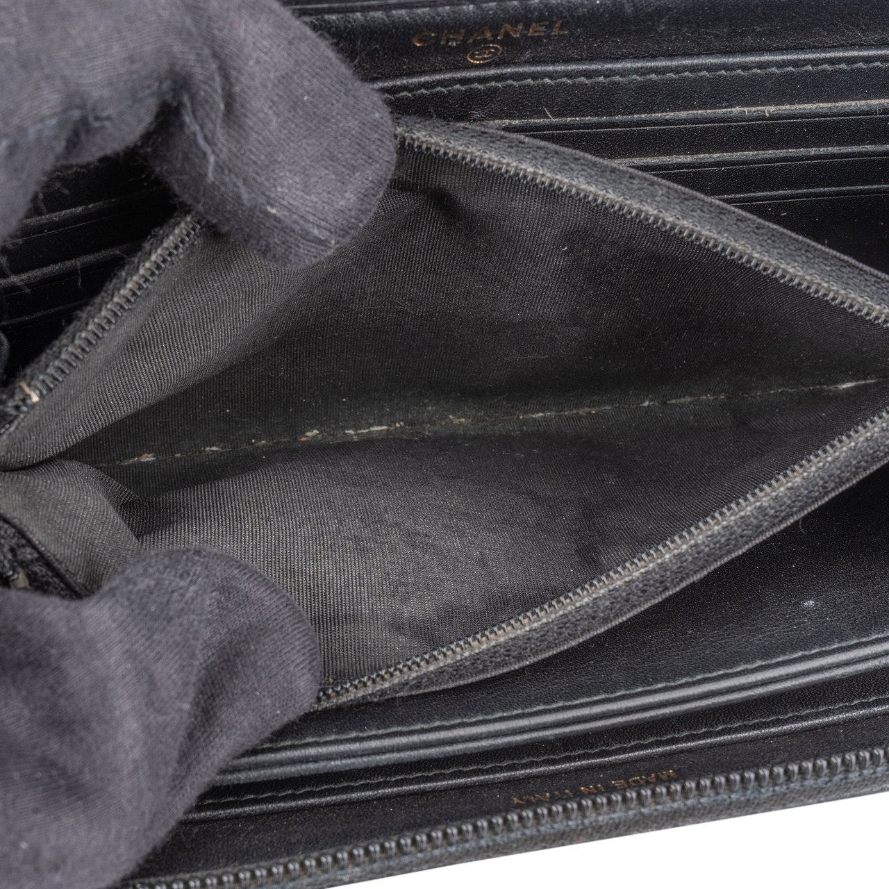 Chanel Chanel Quilted Lambskin Boy Wallet Zwart