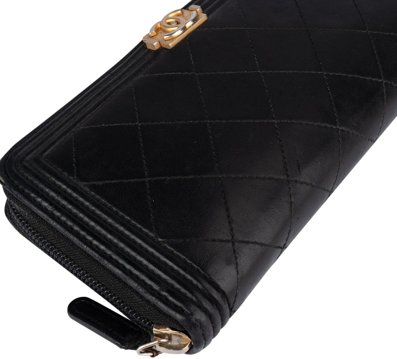 Chanel Chanel Quilted Lambskin Boy Wallet Zwart