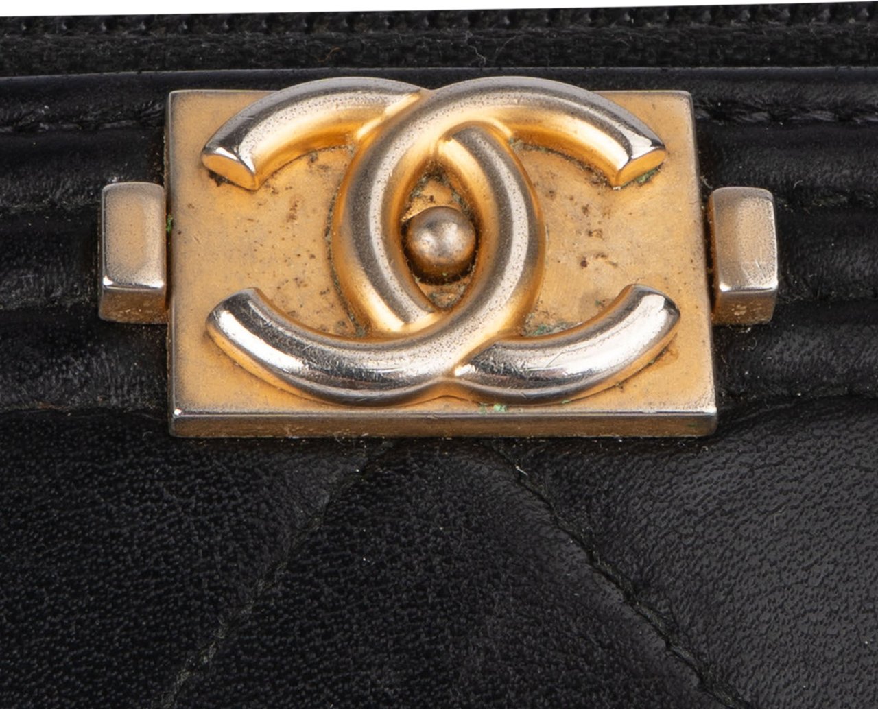 Chanel Chanel Quilted Lambskin Boy Wallet Zwart