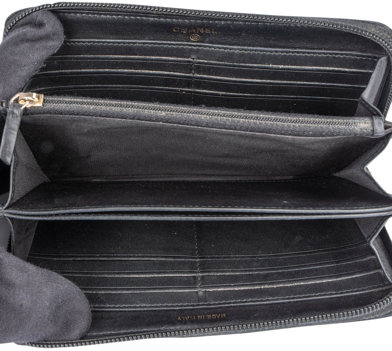 Chanel Chanel Quilted Lambskin Boy Wallet Zwart