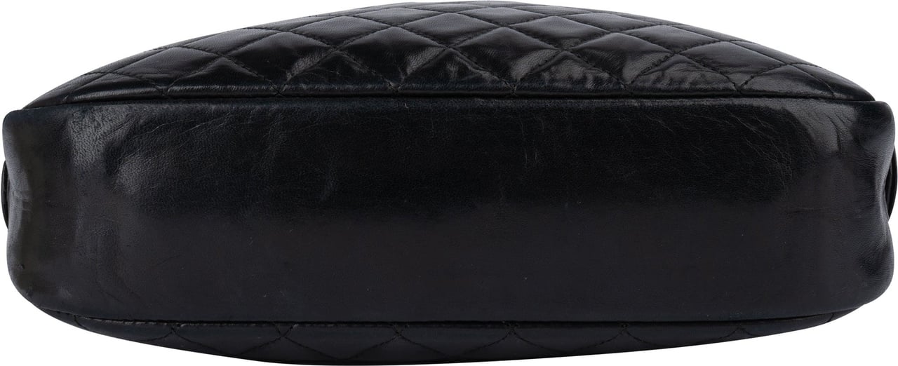 Chanel Chanel Quilted Lambskin Shoulder Bag Zwart
